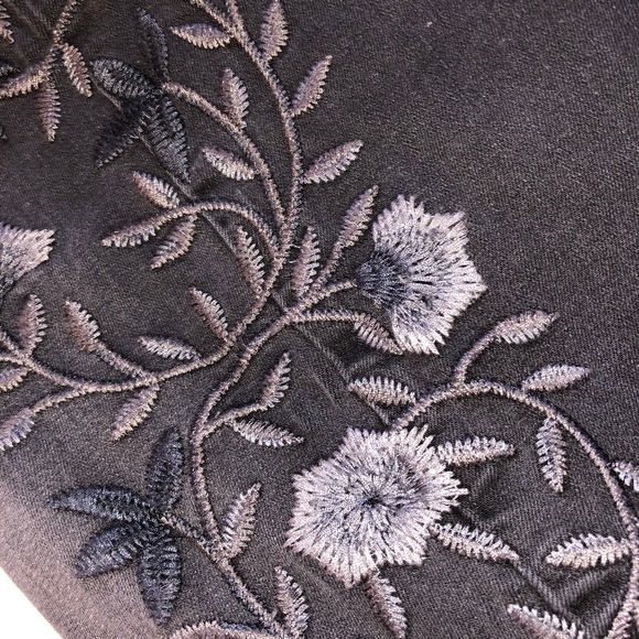 Seven7 Denim - Embroidered Skinny Jeans Seven7 Denim - Embroidered Skinny Jeans